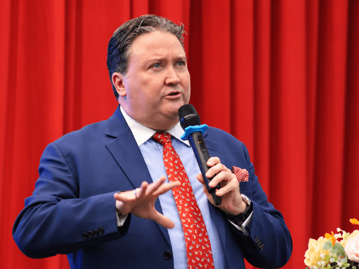 Knapper’s Advice: Languages, Critical Thinking and AI for Vietnam’s Future Jobs
