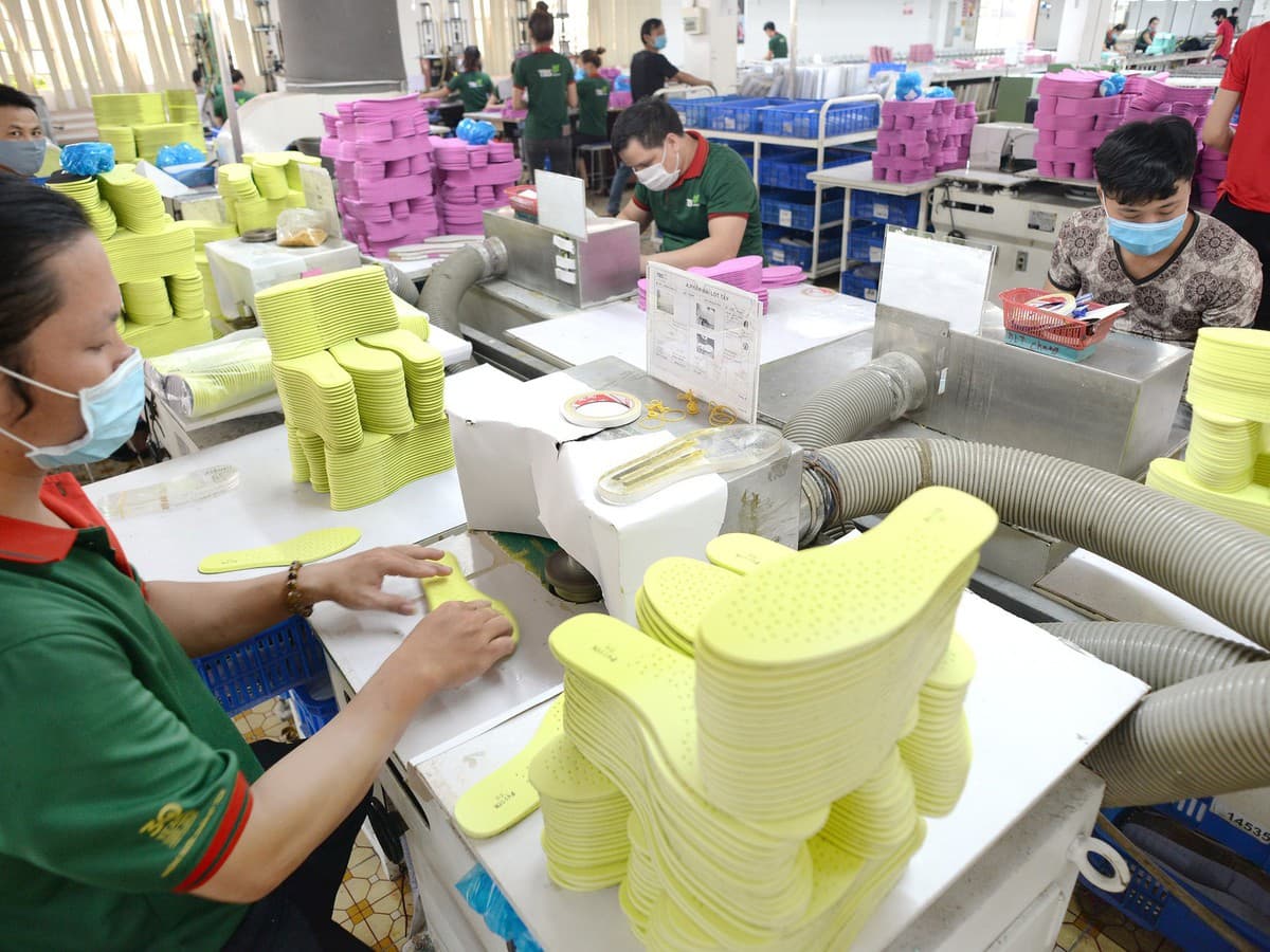 Computers, Machinery and Phones Lead Vietnam’s Export Surge Toward $1 Trillion