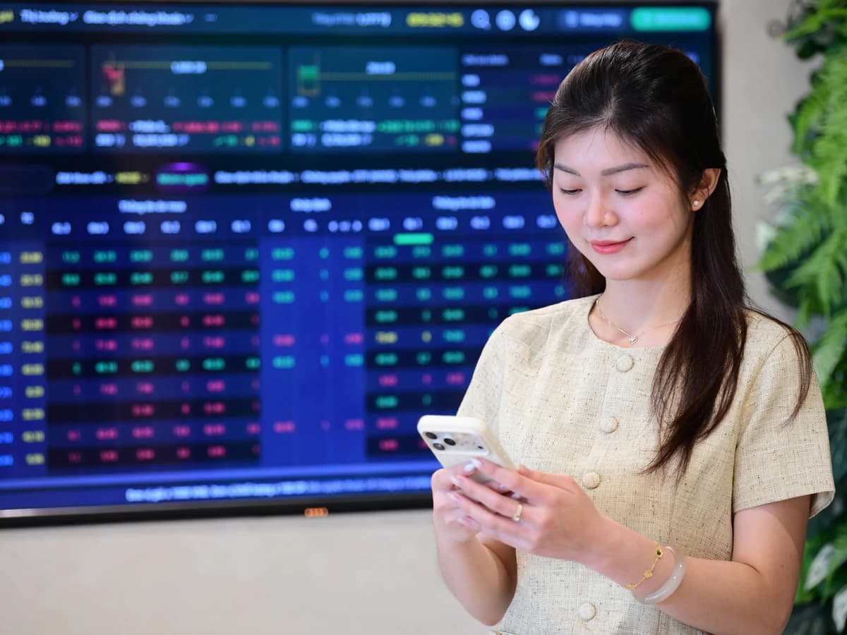 Why Vietnam’s High Loan Ratio Keeps Rates Up Despite a $413 bn Stock Market