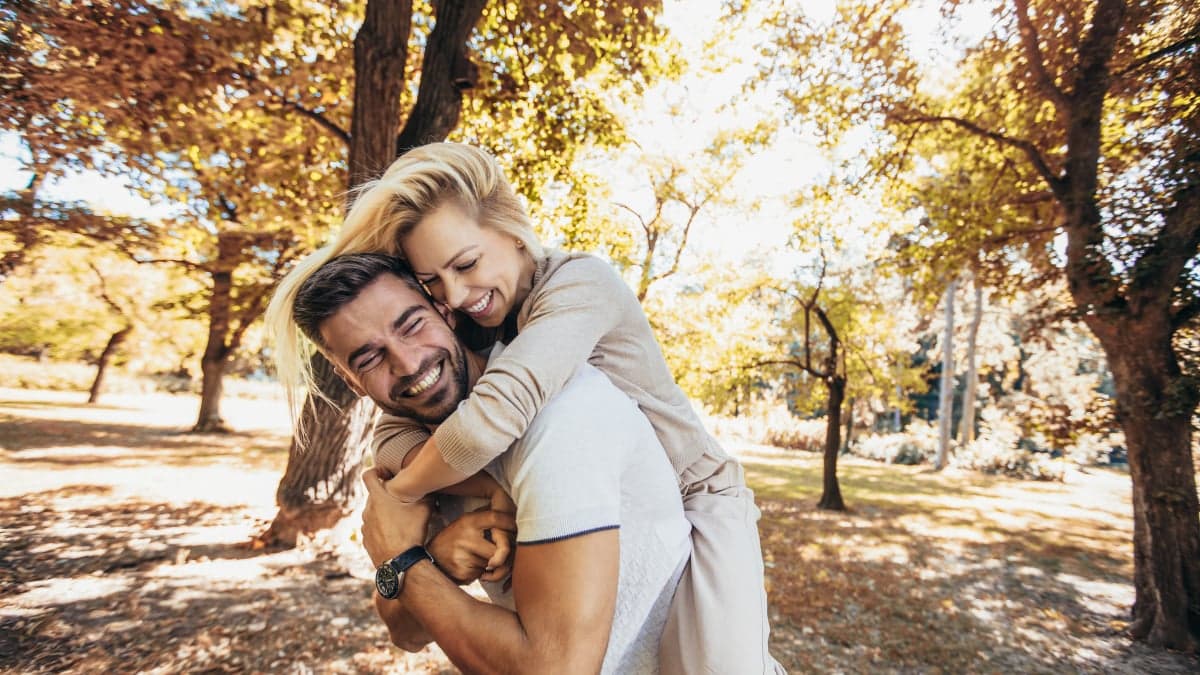 Why Autumn Often Turns Into the Best Season for Dating