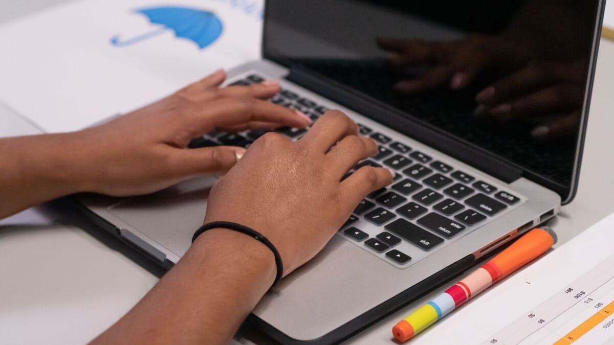 AdultFriendFinder and Hookup Apps: A Look at Their Privacy Policies