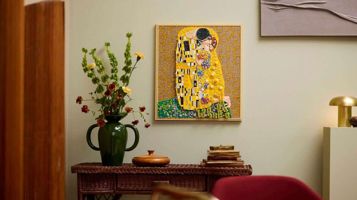Lego Releases Big Art Piece: Gustav Klimt's The Kiss