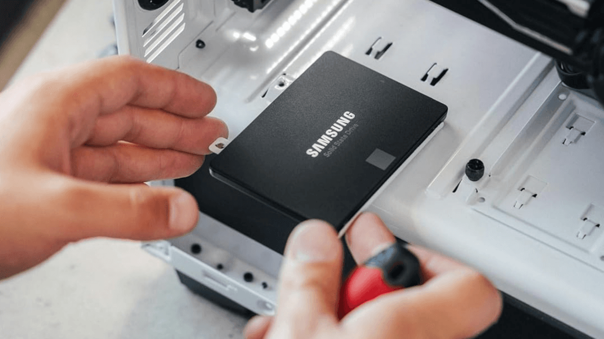 Save $640 on Samsung's 870 EVO 2TB Internal SSD