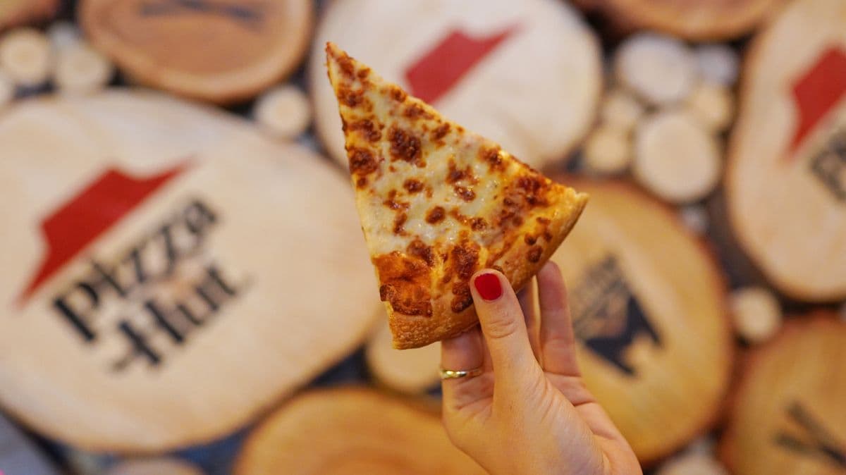 Man Buys Cheap Meal at Pizza Hut