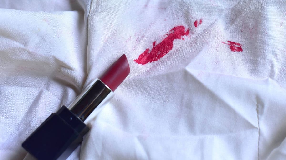 A Common Item Can Remove Tough Stains from White Clothes