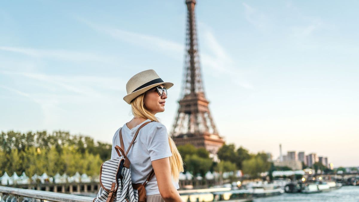 Warning for People Visiting Paris