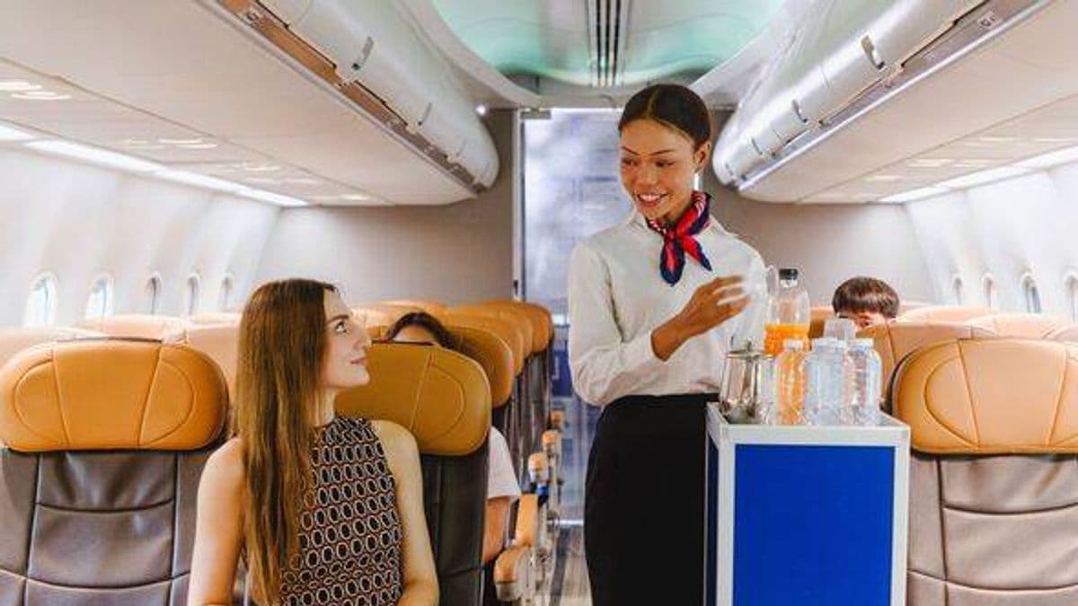 Flight Attendant Warns Against Wearing One Item on a Plane
