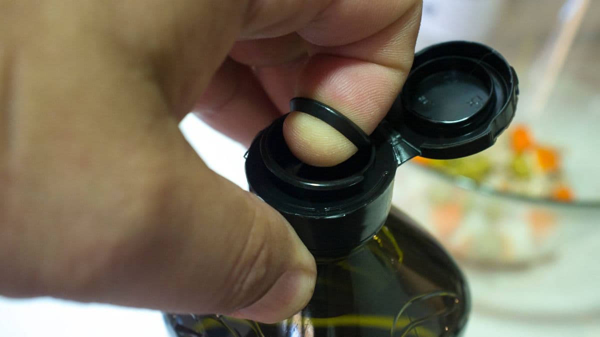 Olive Oil Bottle Tabs Have a Clever Use