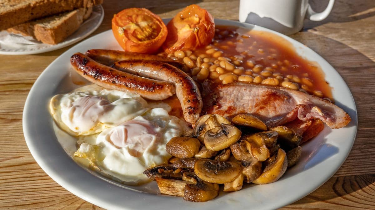 Man Eats Big Breakfast in Tenerife, Price Surprises People