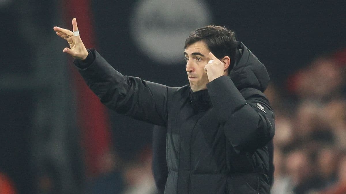 Bournemouth boss strongly disagrees with Michael Carrick on Man Utd controversy