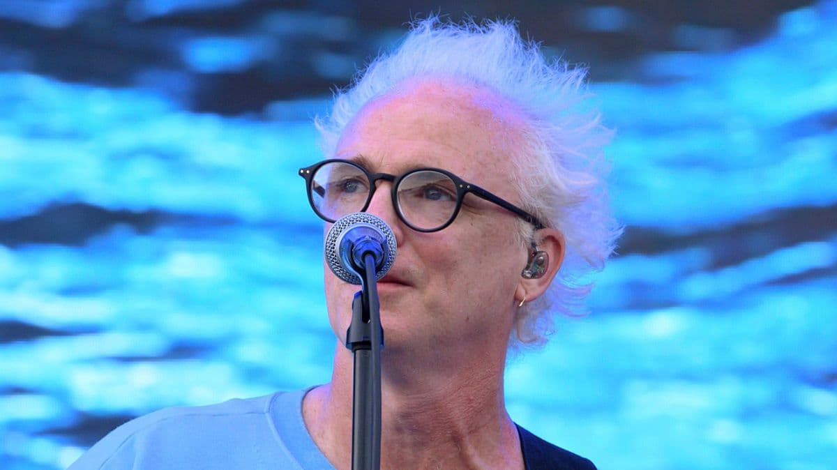 Singer Looks Different After Performance