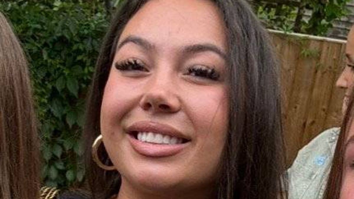 New UK Passport Rule Strands British Woman in Spain