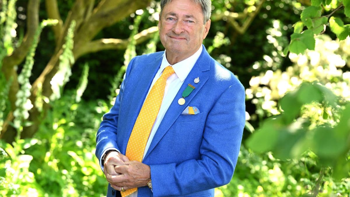Alan Titchmarsh Gives Advice to Busy Gardeners