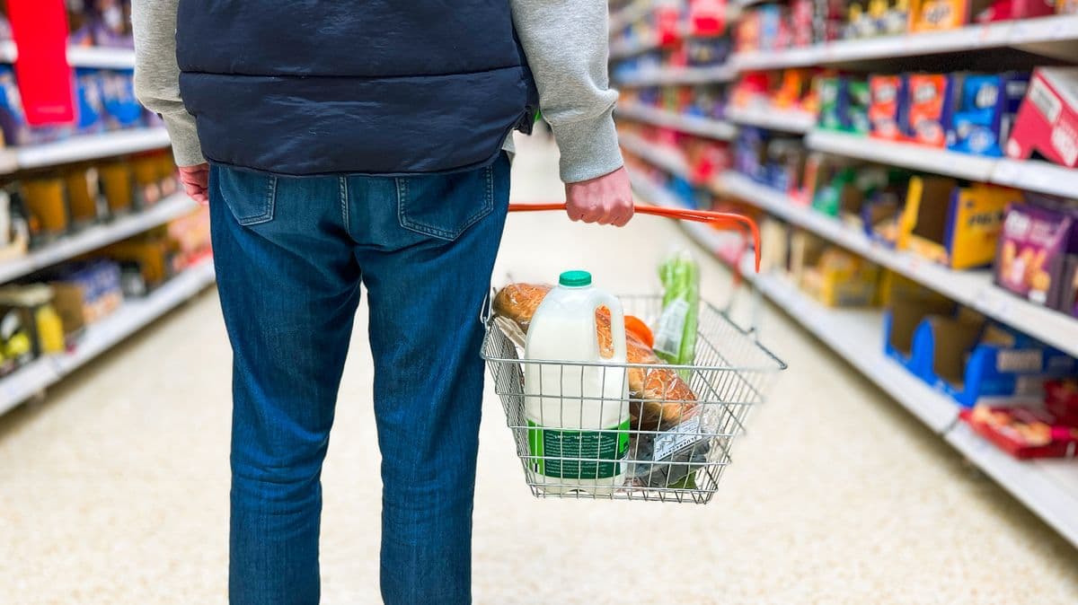 UK Shops Warn of Price Increases Due to Iran War
