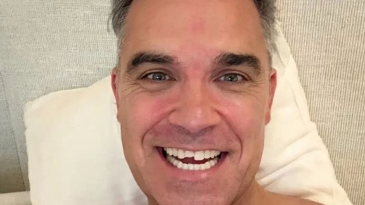 Robbie Williams Has a Freak Accident at Home