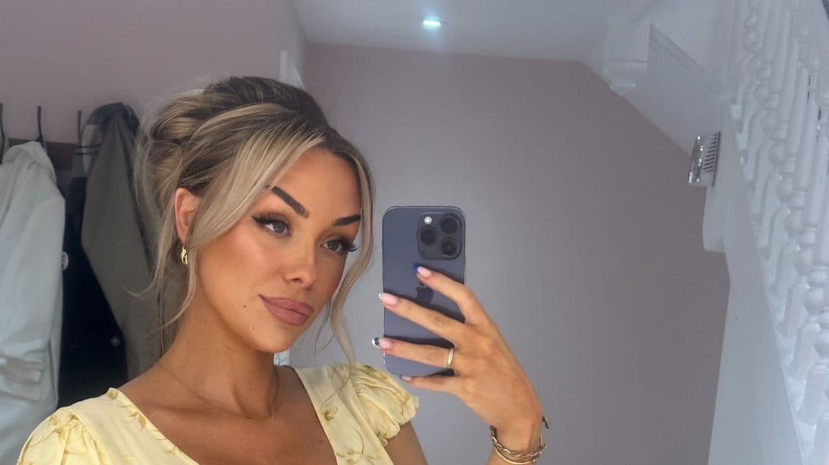 Mother Receives Harsh Comments After Sharing Her Six-Week Pregnancy Belly