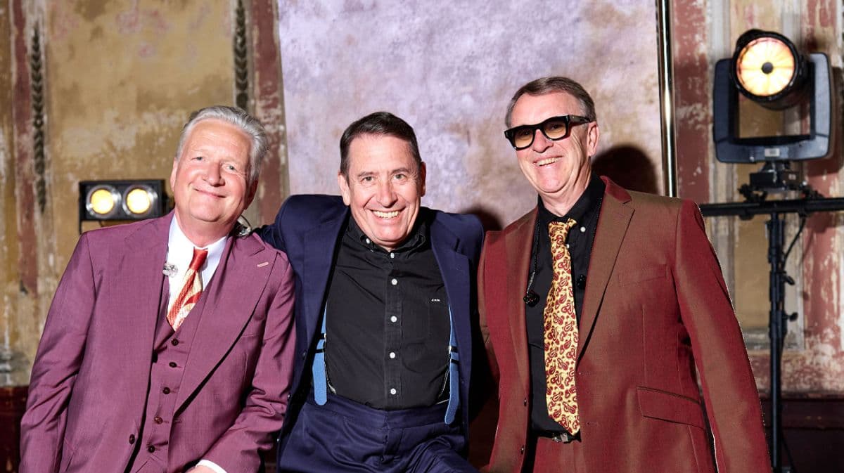 Squeeze Reunites with Jools Holland for a Special Performance