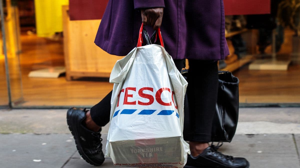 Binman Answers Question About Recycling Carrier Bags