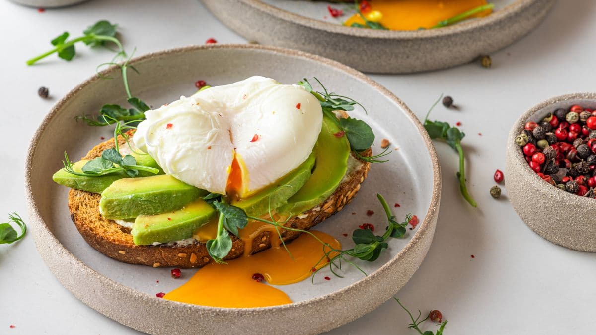 Make Perfect Poached Eggs with One Simple Ingredient