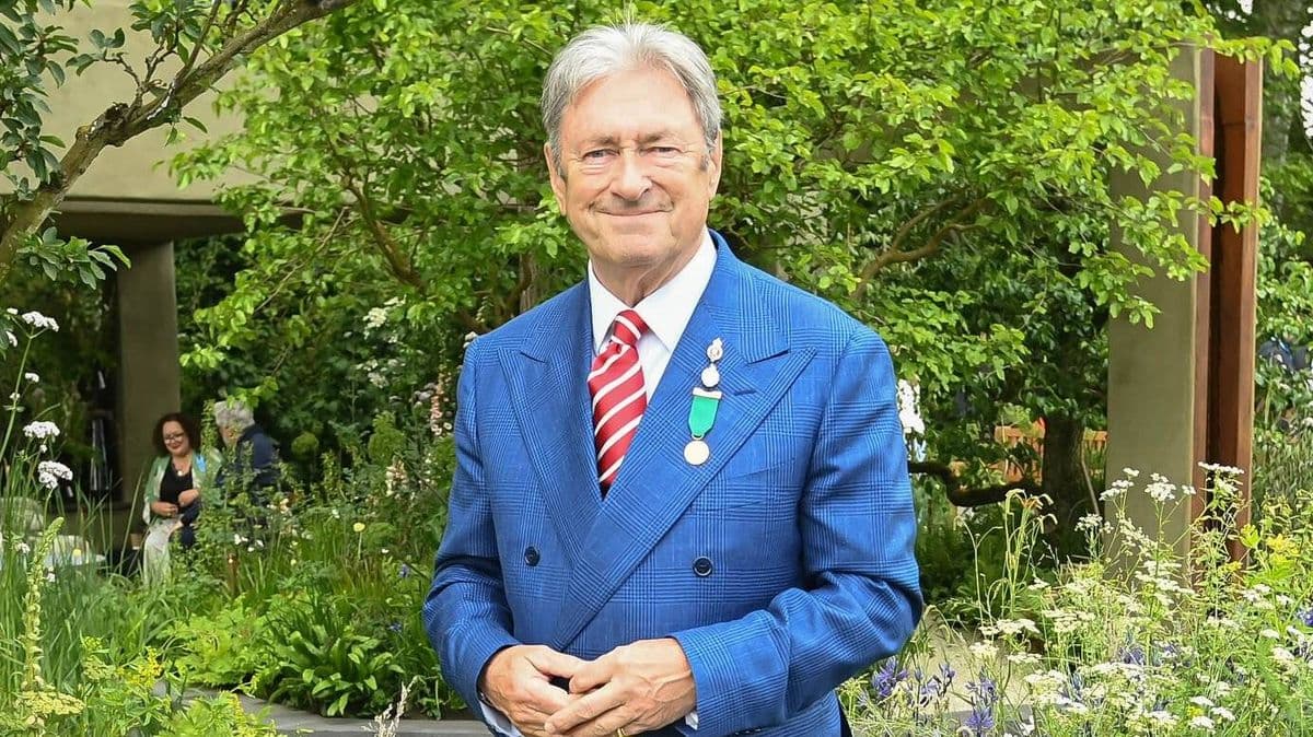 Alan Titchmarsh's Summer Garden Tips