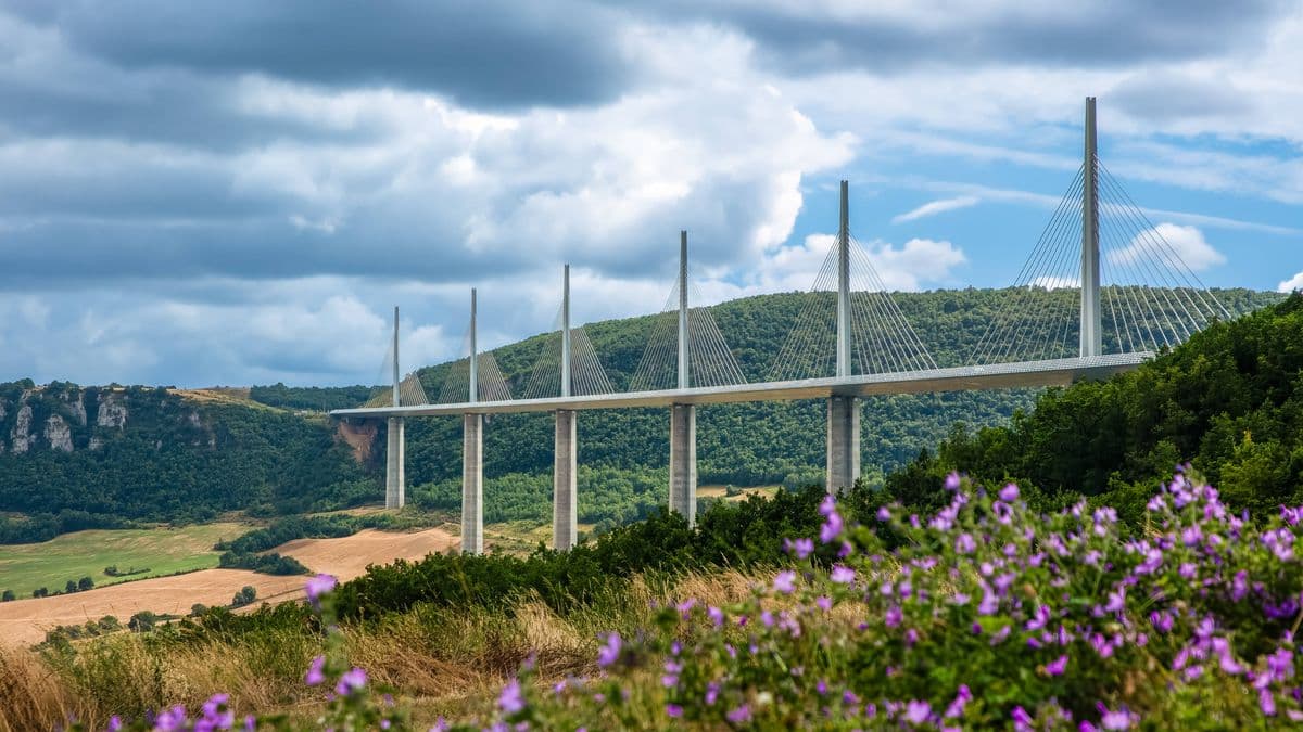 The World's Tallest Bridge is 1,104ft High